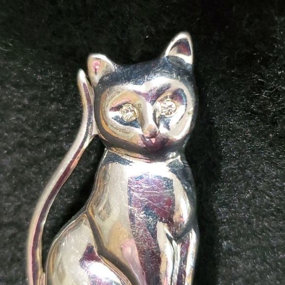 Cat Pin - Picture 2 of 5